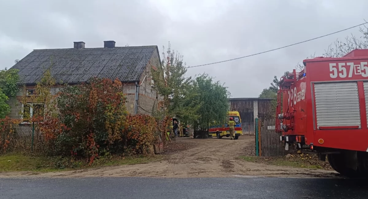 służby w akcji, Nagły podwórku stało - zdjęcie, fotografia