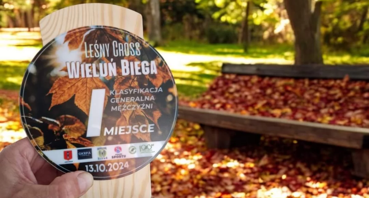 Na zdjęciu statuetka dla uczestników biegu Leśny Cross/fot. Wieluń Biega 