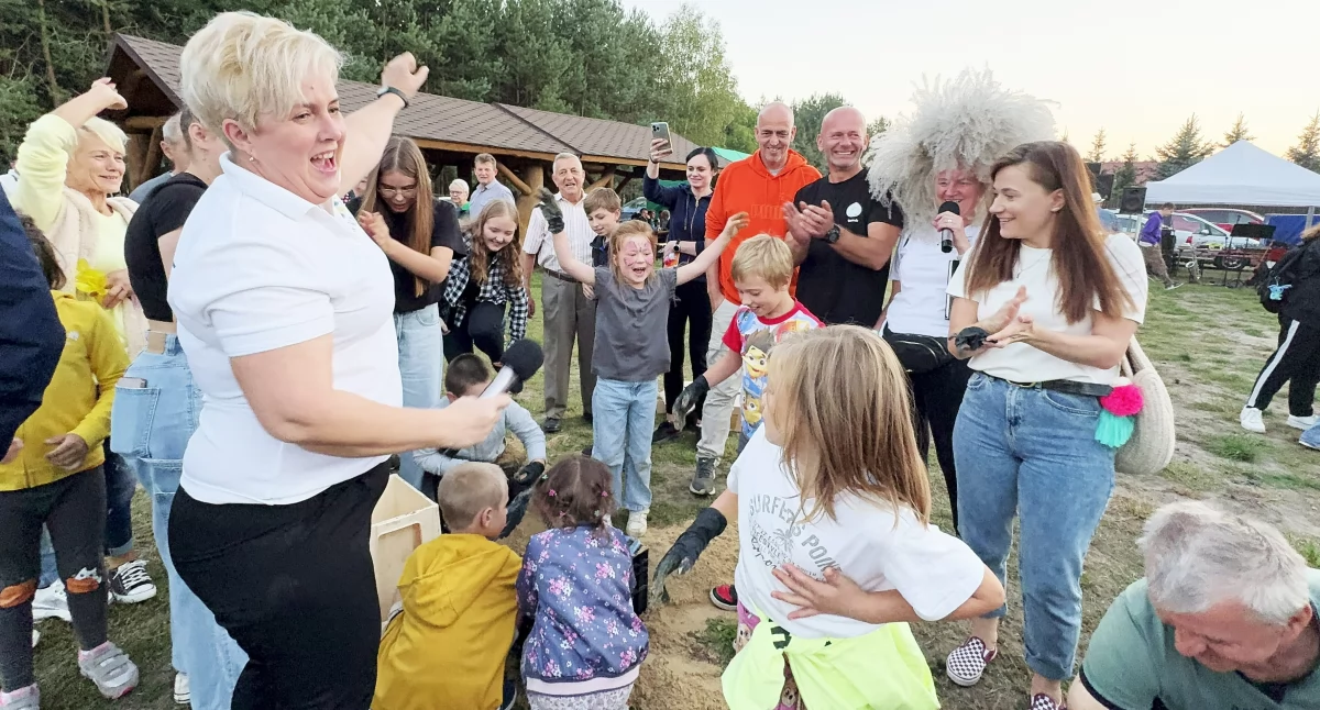 Na zdjęciach impreza - Święto Ziemniaka i rajd na 102 w Kałużach