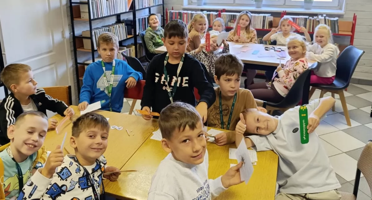 Na zdjęciu uczestnicy lekcji bibliotecznej w Trębaczewie / Fot. Facebook / Biblioteka Publiczna Miasta i Gminy Działoszyn 