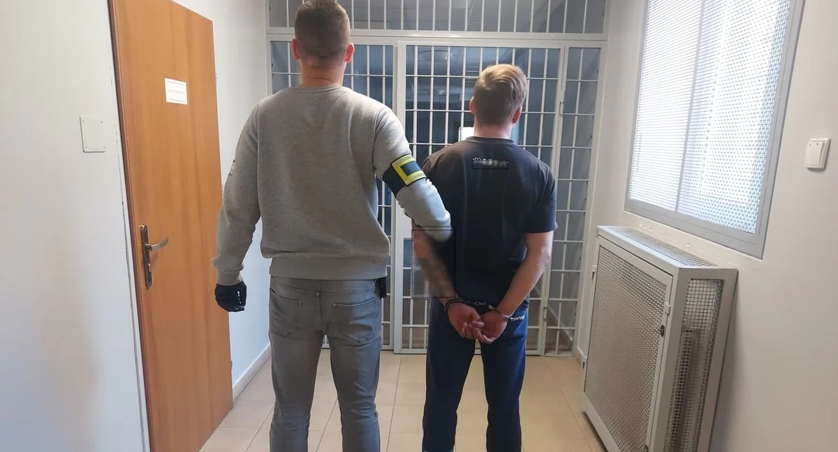 Na zdjęciu moment zatrzymania mężczyzny / Fot. KPP Sieradz