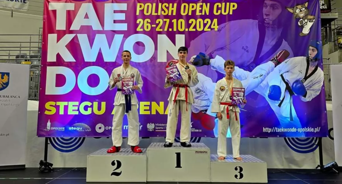 Na zdjęciu Michał Panek z wieluńskiego SKT.Niedźwiedź ze srebrnym medalem (pierwszy od lewej)/fot.SKT.Niedźwiedź