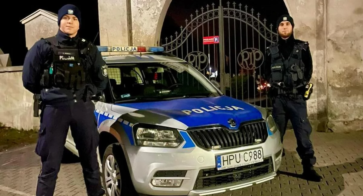 służby w akcji, Policjanci pomogli latce cukrzycą uratowali życie dzięki szybkiej reakcji ulicy - zdjęcie, fotografia
