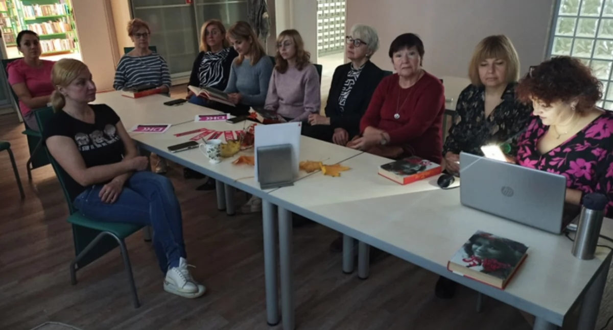 edukacja, Spotkanie Dyskusyjnego Klubu Książki Jantar wspomnieniach - zdjęcie, fotografia