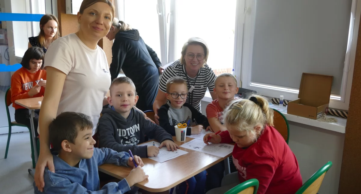 Warsztaty były dobrym sposobem na zapoznanie się z pocztą i jej rolą w życiu ludzi/fot.: Zespół Szkół Specjalnych w Wieluniu 