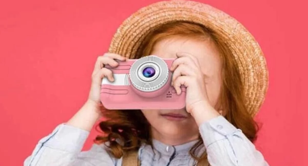 Zdjęcie dziecka fotografującego