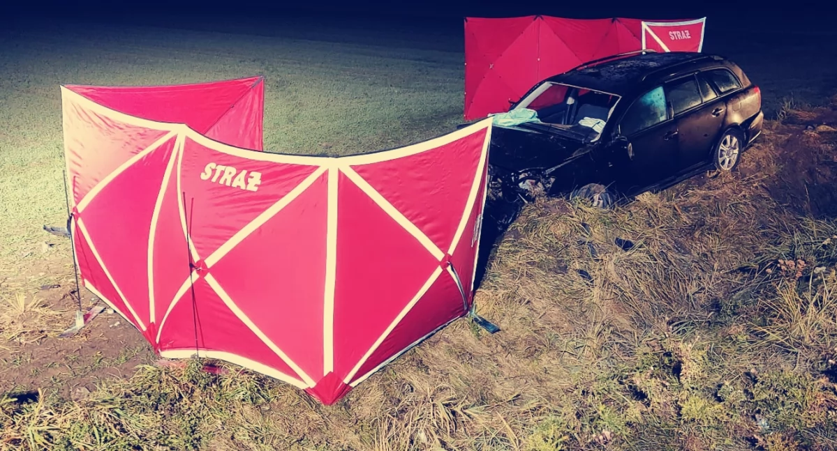 wypadki i kolizje, Tragiczny wypadek Chorzynie gminie Osjaków osoby żyją - zdjęcie, fotografia