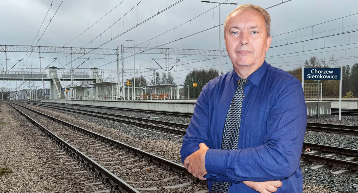 Na zdjęciu Paweł Sikora i stacja Chorzew-Siemkowice / fot.: Sławomir Rajch