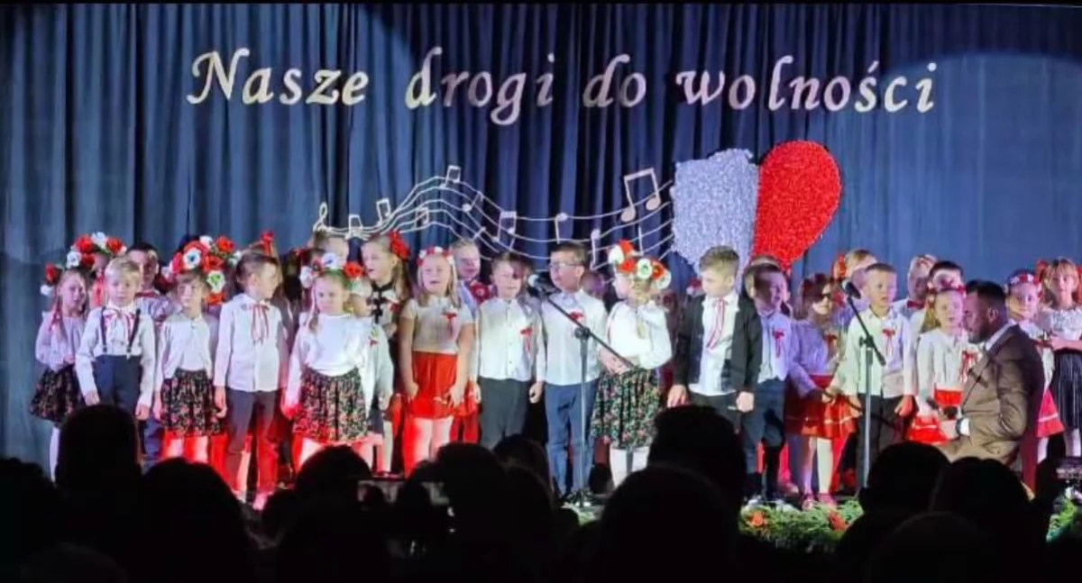 Zdjęcia z Przeglądu Pieśni i Wierszy Patriotycznych w Wierzchlesie / fot.: Iwona Augustyniak