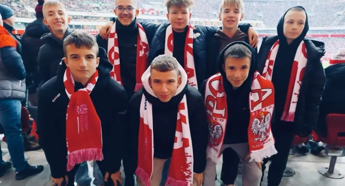 Na zdjęciu zawodnicy Akademii Sportu Pajęczno na stadionie podczas meczu reprezentacji narodowej/fot.Robert Krzypkowski 