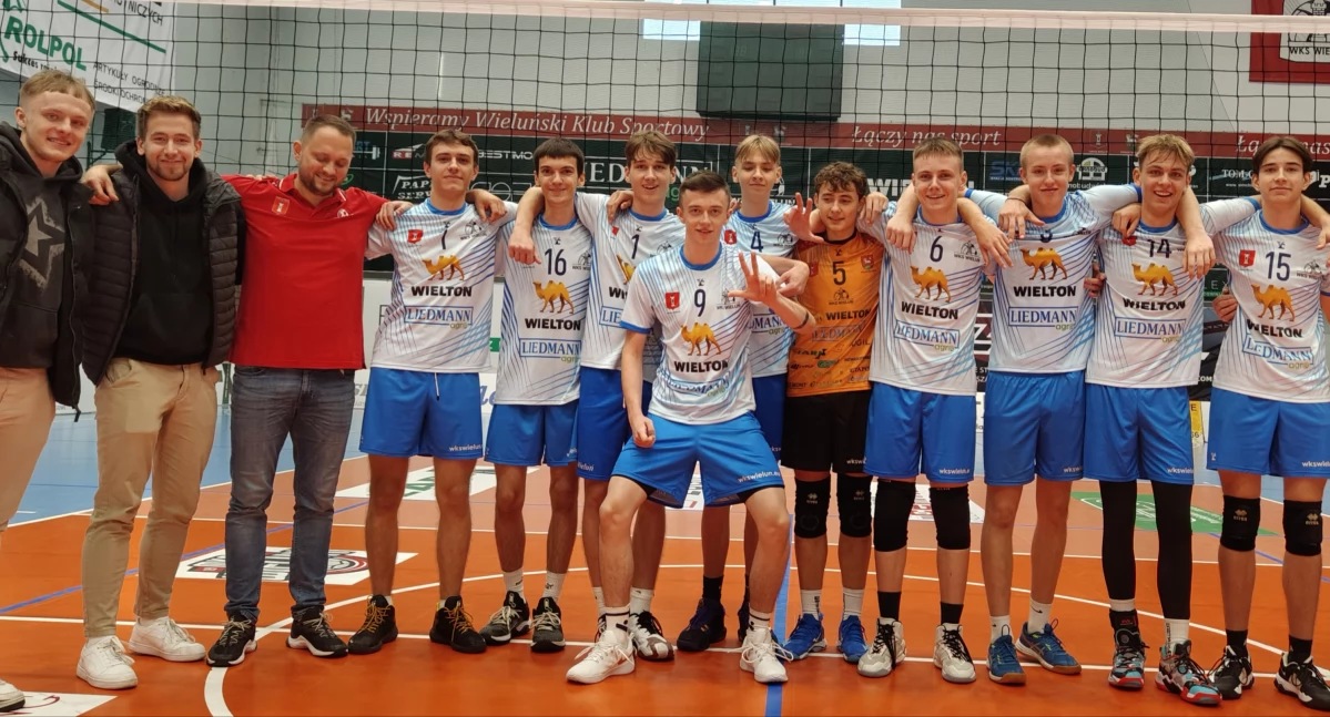 Na zdjęciu zawodnicy juniorzy siatkarskiego WKS-u Wieluń/fot. Łukasz Płuciennik 