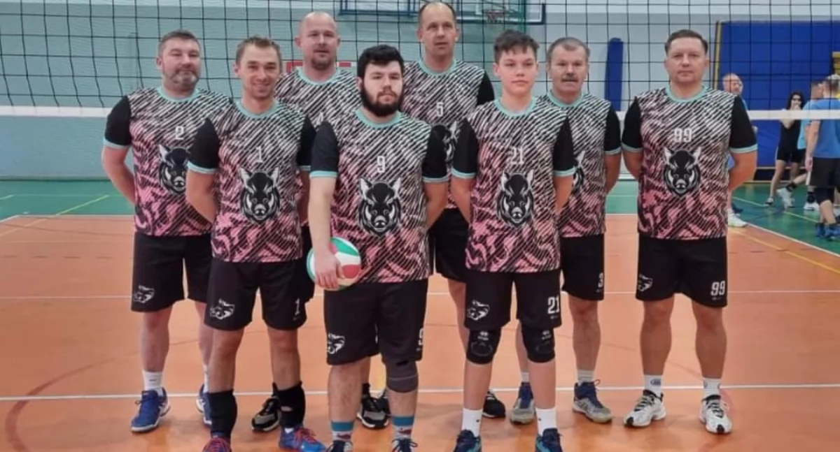 Na zdjęciu uczestnicy Wieruszowskiej Powiatowej Ligi Siatkówki/ fot. WPLS