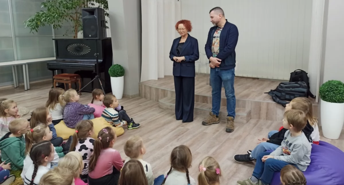 zdjęcie przedstawiające spotkanie fotografa z przedszkolakami / fot.:  archiwum MIGBP