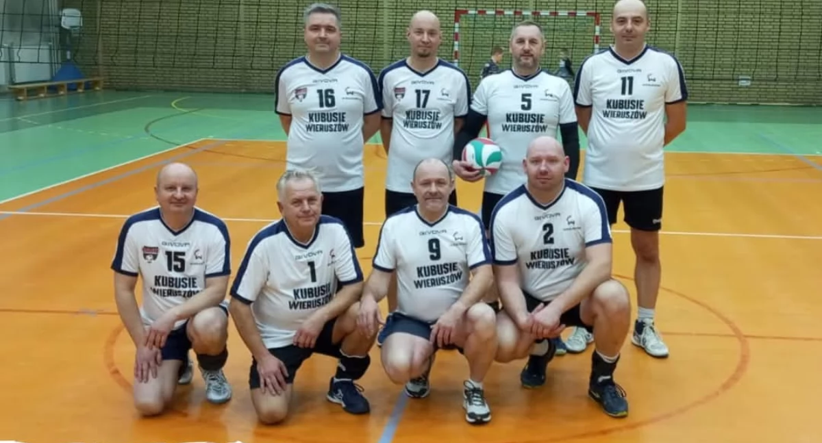 Na zdjęciu uczestnicy Wieruszowskiej Powiatowej Ligi Siatkówki - Kubusie Wieruszów/fot. WPLS