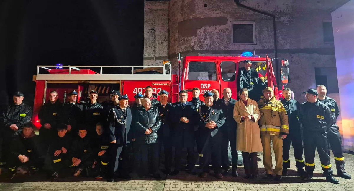 zdjęcie przedstawia nowy wóz dla OSP Sieniec / fot.: Karolina Trąpczyńska
