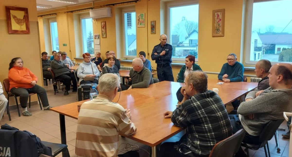 Fragment spotkania w Środowiskowym Domu Samopomocy w Osieku / Fot. KPP Wieruszów