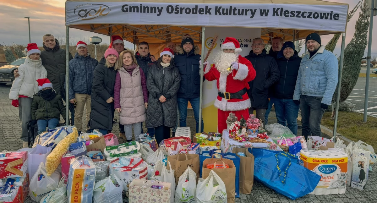 zdjęcie przedstawiające zorganizowaną zbiórkę dla dzieci z Domu Dziecka w Bełchatowie. / fot.: archiwum Gminy Kleszczów