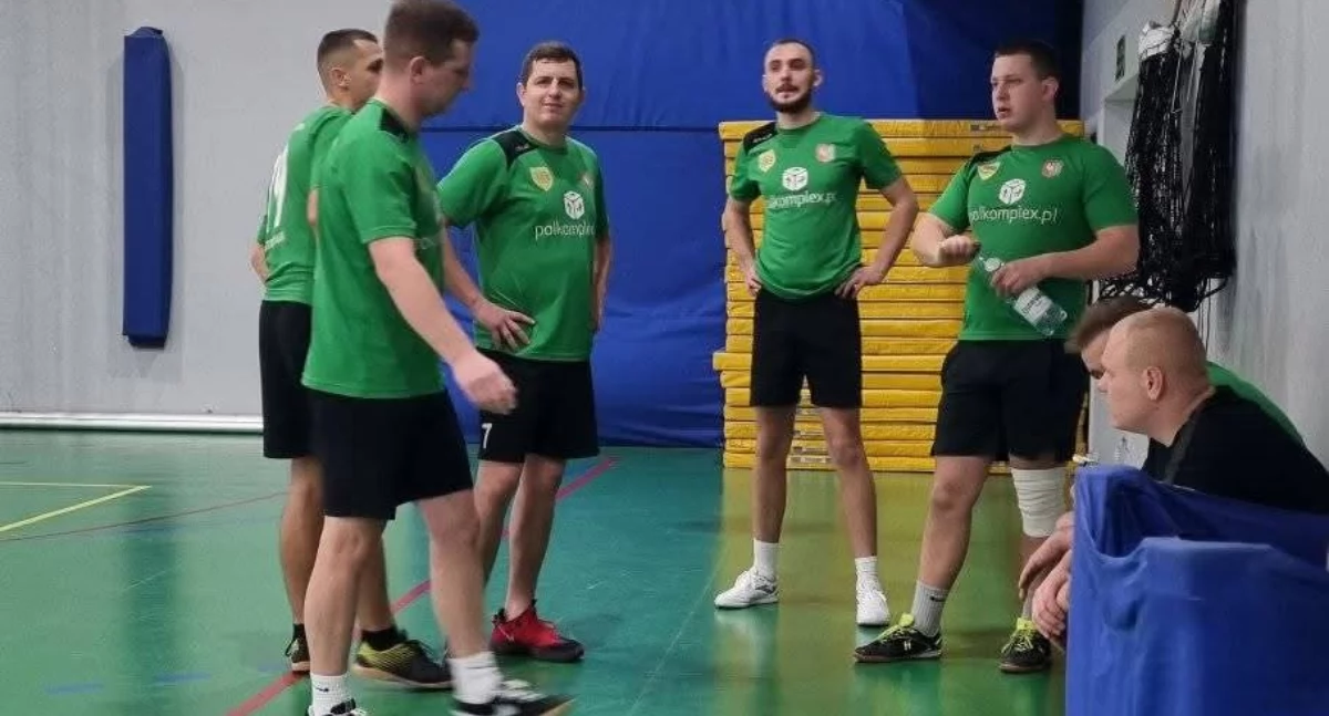 Na zdjęciu drużyna Ostrówek Volley, uczestnicy Wieruszowskiej Powiatowej Ligi Siatkówki/ fot. WPLS