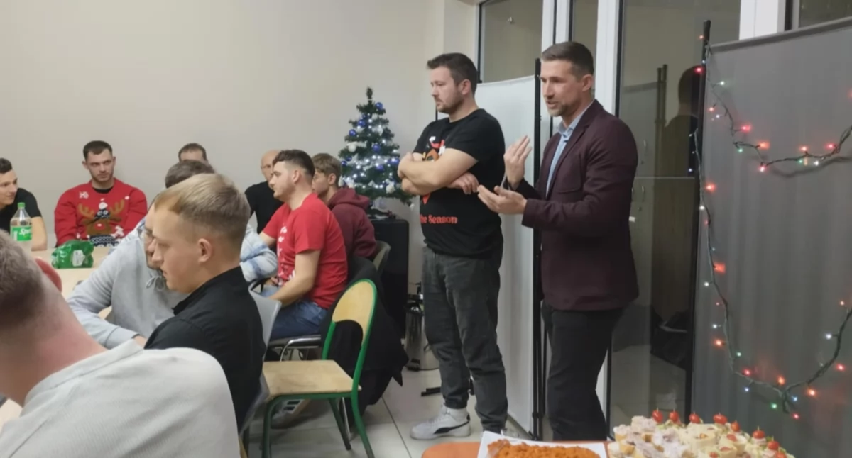 Na zdjęciu między innymi prezes Zawiszy Pajęczno - Michał Sojda wraz z trenerem Mateuszem Łuczakiem / fot. Kamila Krzak-Sojda ( wszystkie )