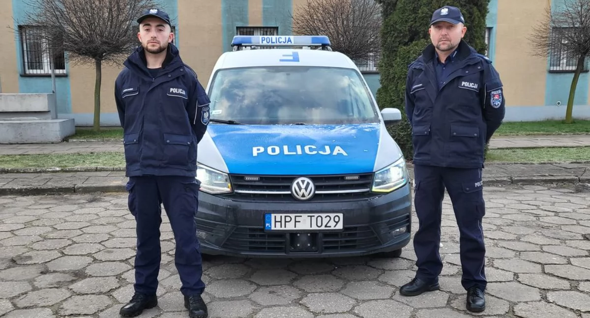 Na zdjęciu ojciec i syn - duet, który w czwartek ujął pijanego kierowcę na terenie gminy Pątnów / Fot. KPP Wieluń