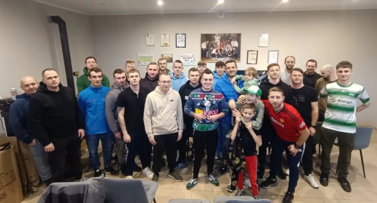 Na zdjęciu uczestnicy premierowego Turnieju FIFA 25, który w minioną sobotę, 28 grudnia, rozgrywany był w Chorzynie/fot. archiwum prywatne Mateusz Rogala ( wszystkie )