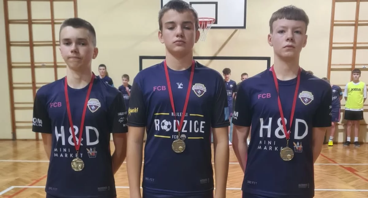 Finaliści konkursu żonglerki z okazji święta Trzech Króli w klubie FC Bonus ze Stolca / fot. FC Bonus ( wszystkie )