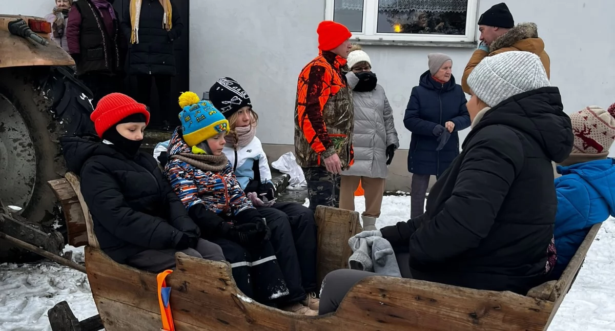 Na zdjęciu uczestnicy kuligu w Opojowicach tuż przed startem/ fot.: OSP KSRG Opojowice