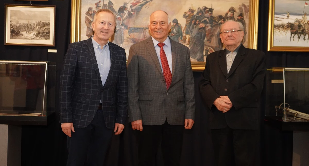 Na zdjęciu uczestnicy wystawy w Muzeum Ziemi Wieluńskiej/ fot.: MZW S. Janicki