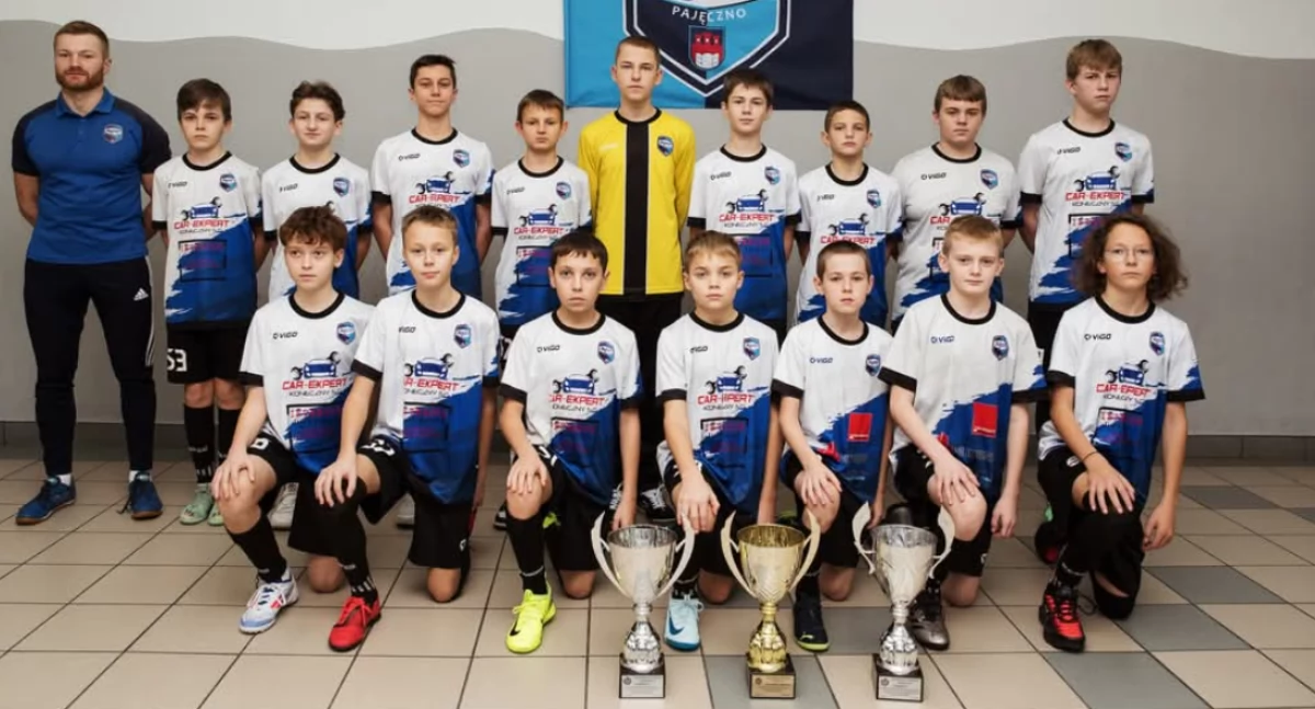 Na zdjęciu rocznik 2012-2013, grający w II lidze wojewódzkiej D1 Młodzik z trenerem Marcinem Nowakiem / fot. AS Pajęczno 