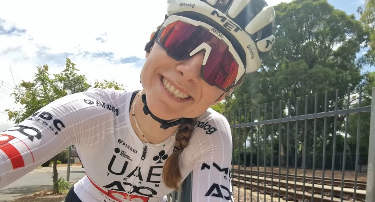 Na zdjęciu Dominika Włodarczyk, mistrzyni Polski w kolarstwie szosowym, jeżdżąca w barwach UAE Team ADQ / fot. archiwum prywatne Dominika Włodarczyk 