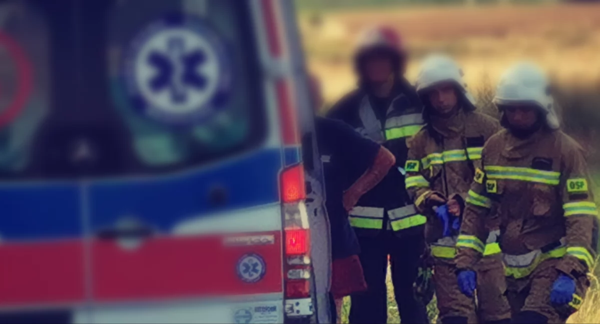 służby w akcji, Strażacy pomogli miesięcznemu dziecku stanęli wysokości zadania - zdjęcie, fotografia