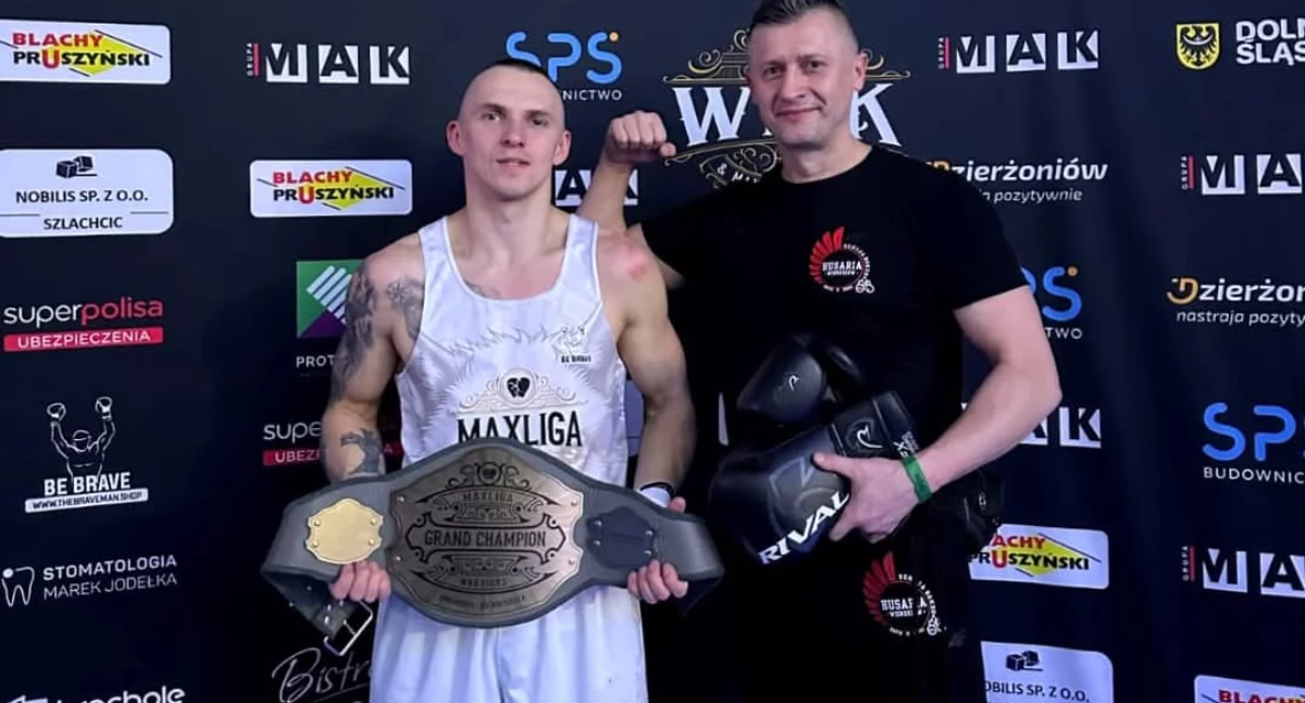 Na zdjęciu Yaroslav Zhovnirovich, zawodnik Husarii Wieruszów, z pasem Grand Championa Maxligi / fot. Husaria Wieruszów ( wszystkie )