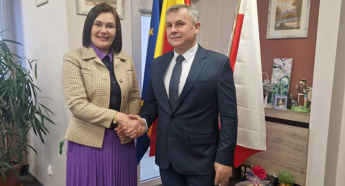 Wójt gm. Ostrówek Arkadiusz Banaś rozmawiał z wicemarszałek woj. łódzkiego Agnieszką Ryś o możliwościach dofinansowania gminnych inwestycji (fot. arch. UG w Ostrówku) 
