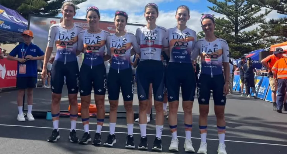Na zdjęciu Dominika Włodarczyk wraz ze swoim kolarskim teamem UAE Team ADQ / fot. archiwum prywatne Dominika Włodarczyk ( wszystkie )