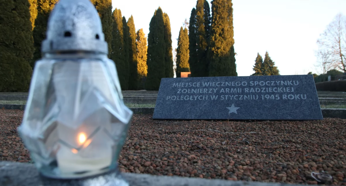 Żołnierzy radzieckich poległych na ziemi wieluńskiej w styczniu 1945 r. pochowano w kwaterach zbiorowych na cmentarzu parafialnym w Wieluniu (fot. ZR)