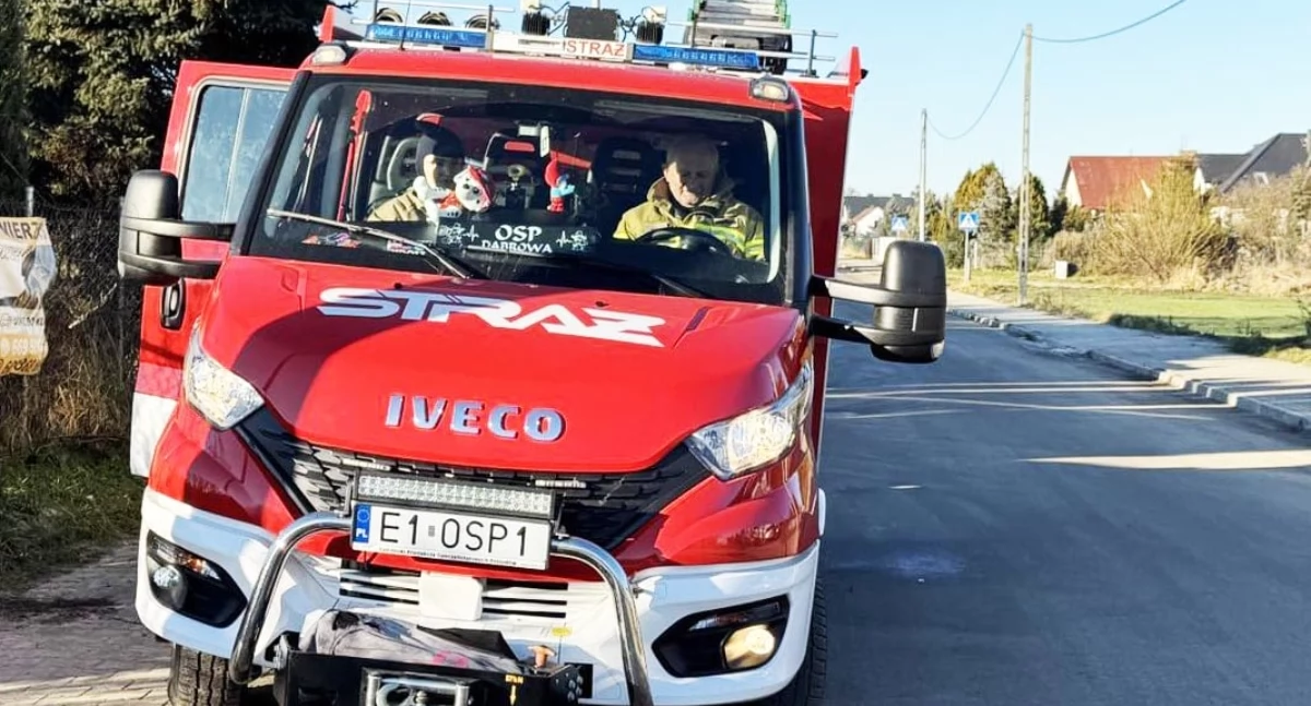 Na zdjęciu strażacy na miejscu pożaru w Dąbrowie/ fot.: kulisy.net
