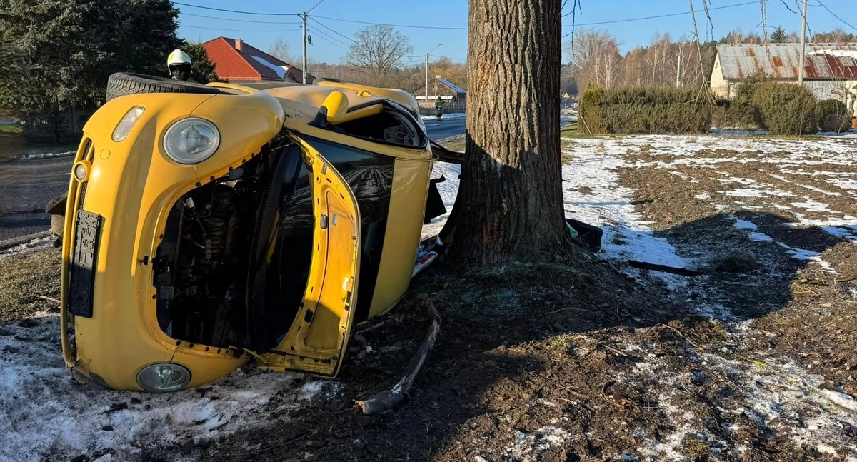 Na zdjęciu volkswagen, którym jechała 26-latka / Fot. KPP Łask