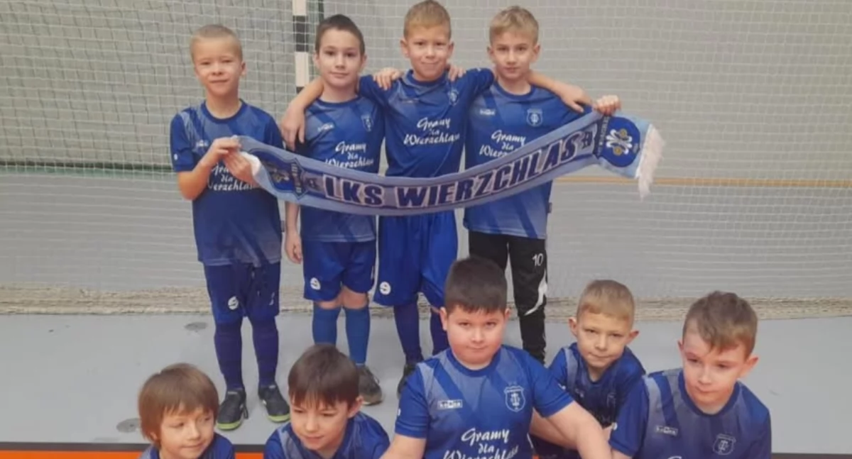 Na zdjęciu młodzi piłkarze LKS-u Wierzchlas/fot. LKS Wierzchlas, WKS Wieluń Sekcje Młodzieżowe, M-GOKIS Sport Praszka