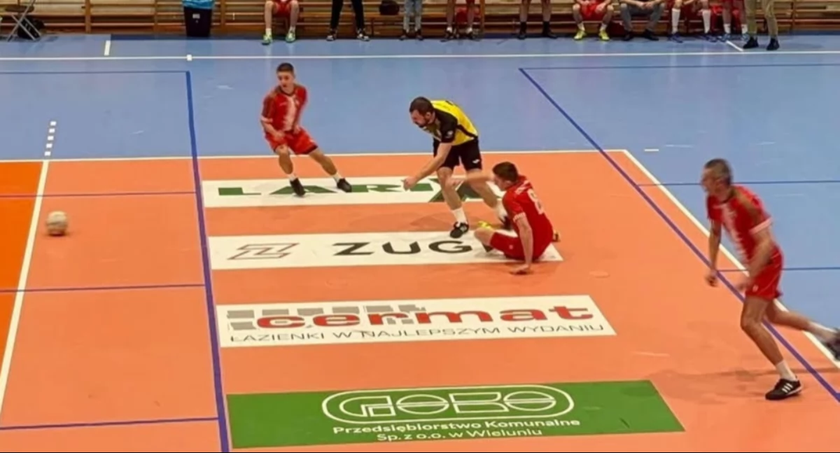 Tytułu wywalczonego przed rokiem broni KS Victoria Skomlin ( w czerwonych strojach ) fot./Klaudia Zadworna 