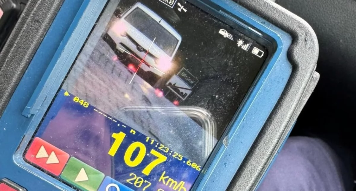 Na zdjęciu pomiar prędkości toyoty, którą jechał 42-latek / Fot. KPP Łask
