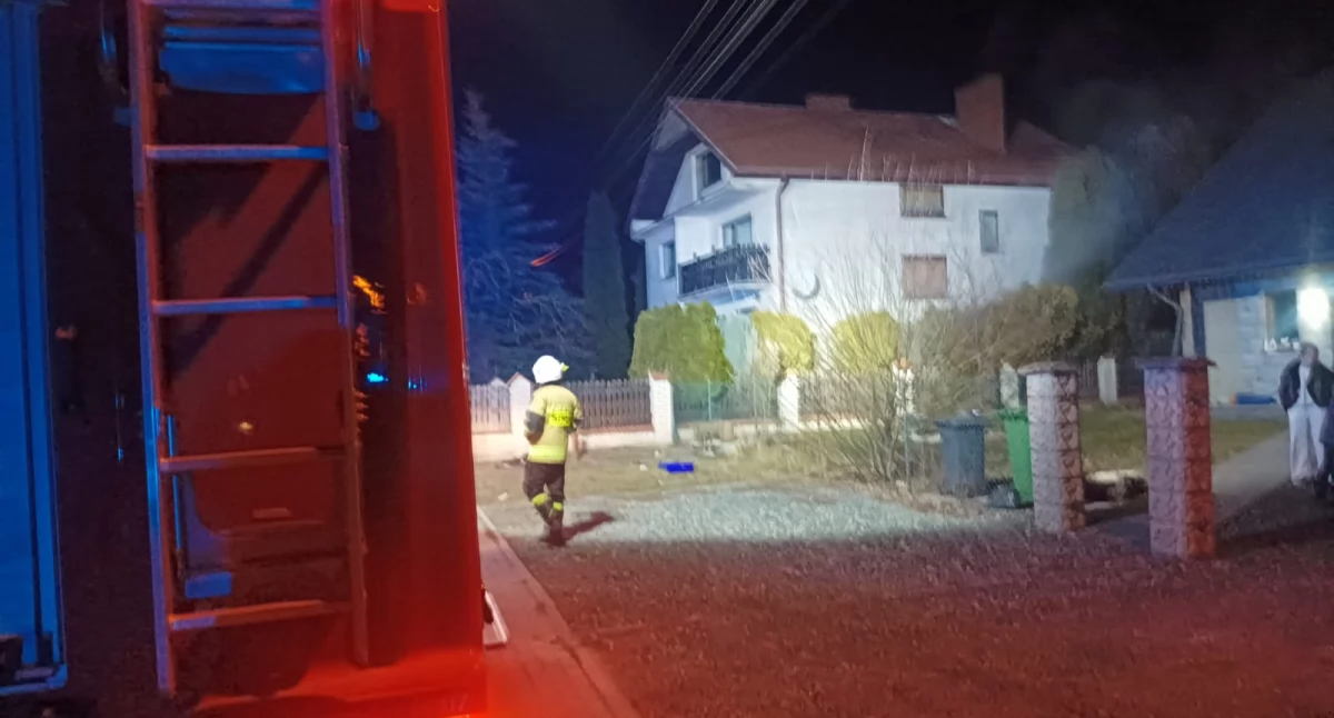 Na zdjęciu strażacy w akcji ratowniczo-gaśniczej w Szczytach/fot.: KrB