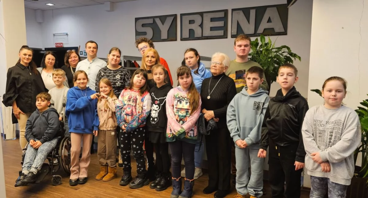 Na zdjęciu uczestnicy projektu ,,Kino Syrena – wczoraj i dziś. Edukacja regionalna