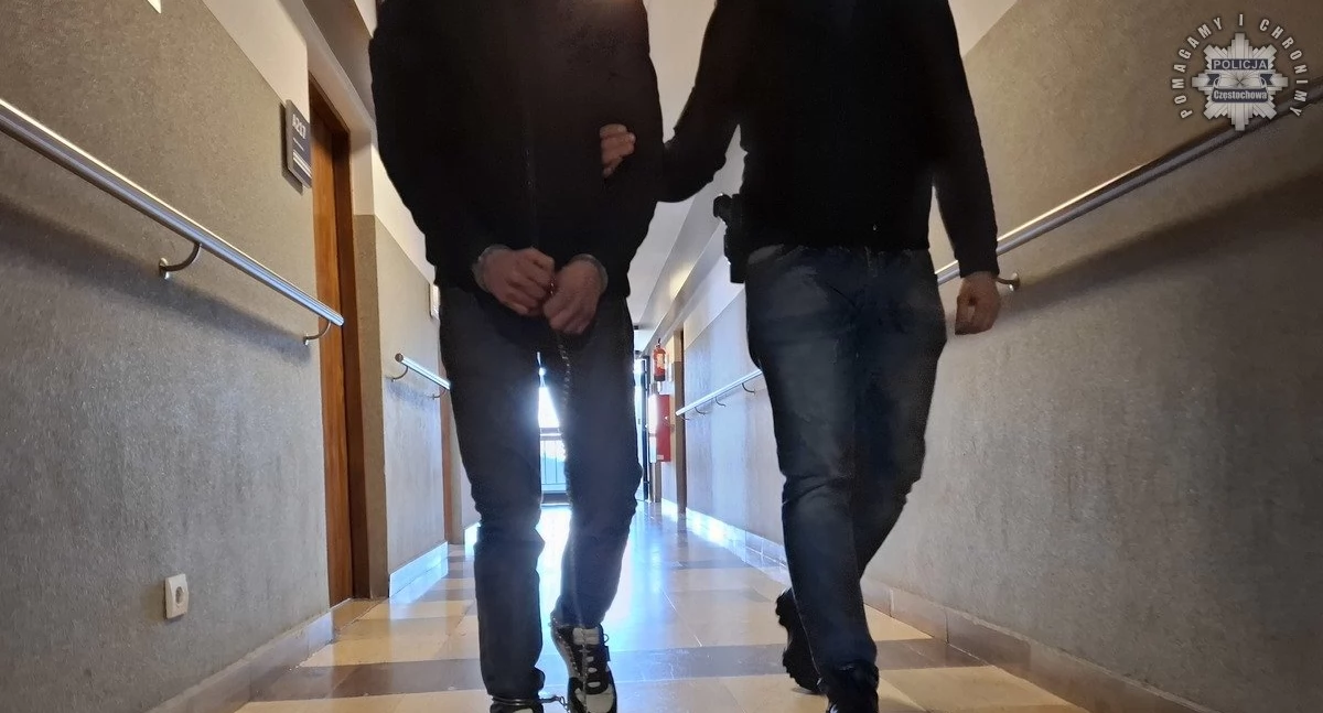 Na zdjęciu zatrzymanie 32-letniego nożownika / Fot. KMP Częstochowa