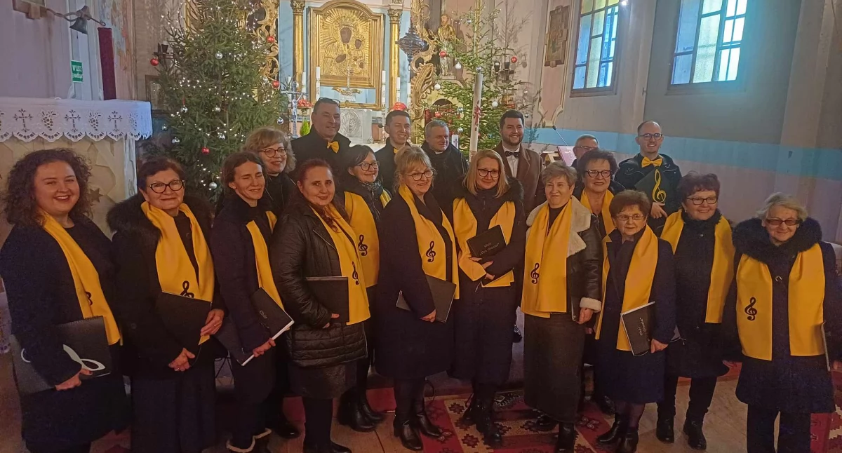 Zdjęcia z koncertu chóru Con Grazia w Łyskorni / fot.: Elżbieta Mizak