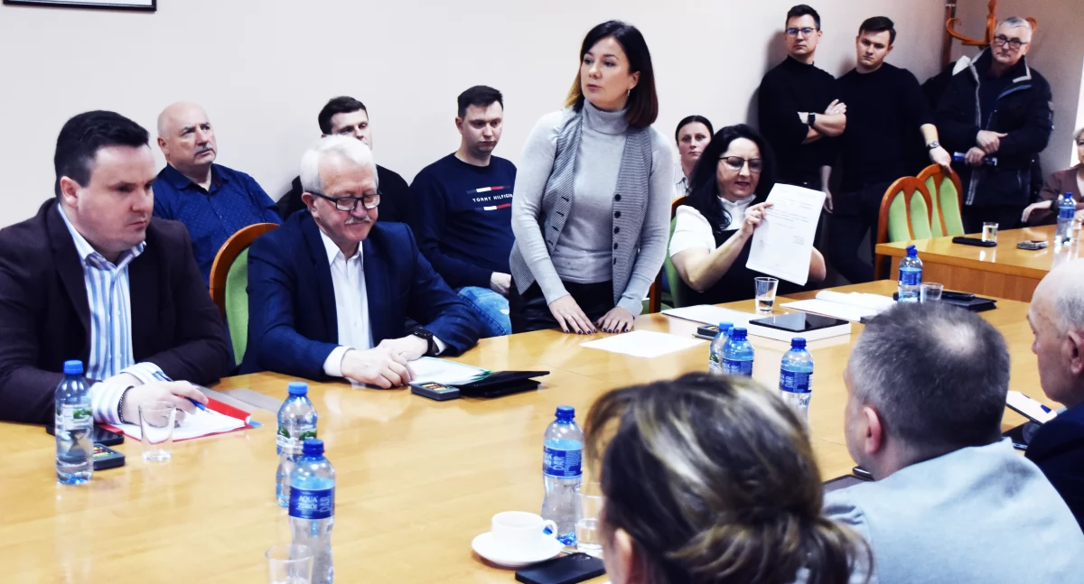 Na zdjęciu burzliwa dyskusja podczas obrad Rady Miejskiej w Działoszynie / fot.: Sławomir Rajch