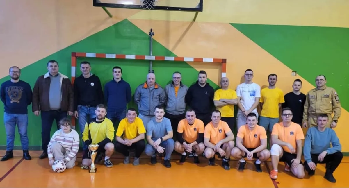 Na zdjęciu uczestnicy gminnego turnieju piłkarskiego strażaków w Konopnicy/fot. OSP Wrońsko, OSP Szynkielów