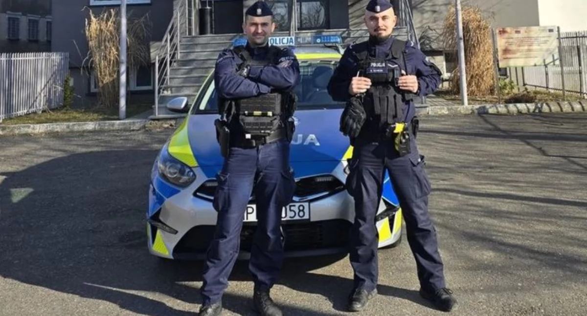 Na zdjęciu policjanci, którzy uratowali życie 16-latka / Fot. KPP Sieradz 