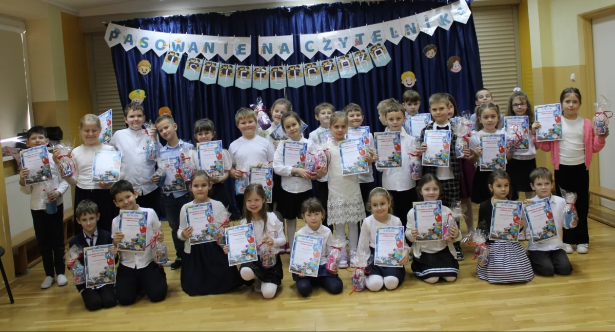 edukacja, Uroczyste pasowanie pierwszaków czytelników świetliczaków Sulmierzycach - zdjęcie, fotografia