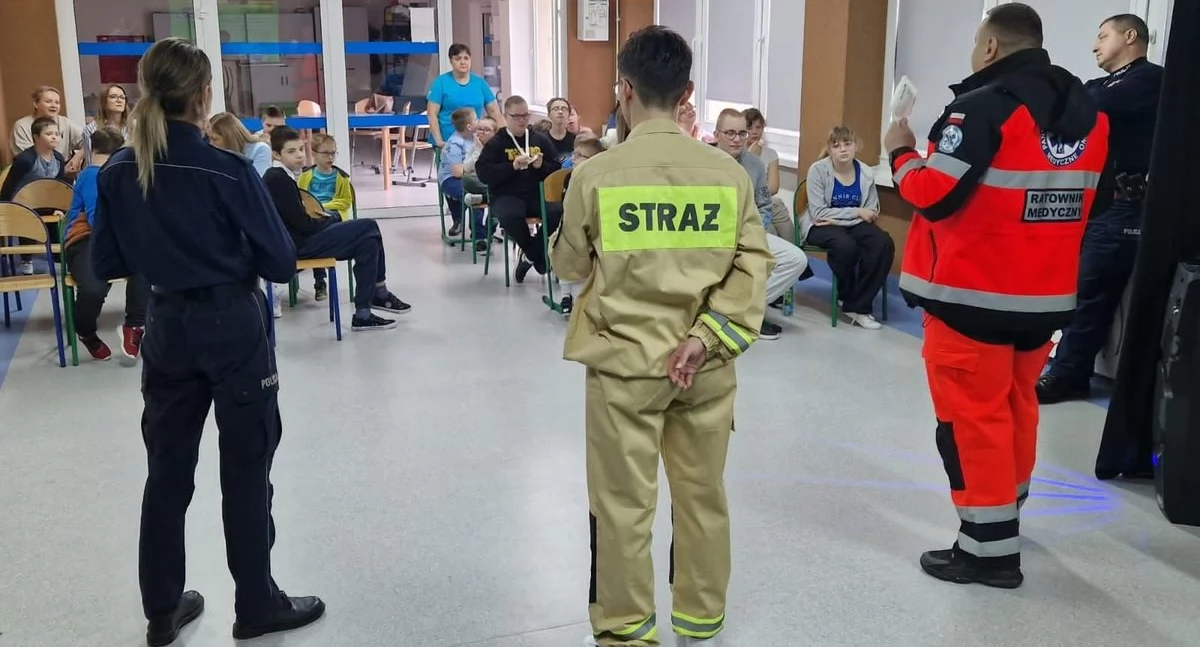 Zdjęcie ze spotkania profilaktycznego w Zespole Szkół Specjalnych w Wieluniu/ fot: KPP w Wieluniu