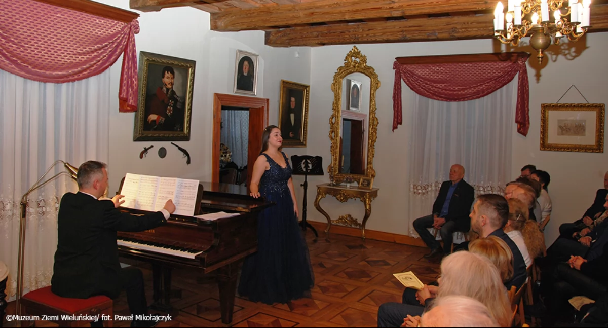 Zdjęcie z koncertu ,,Karnawałowe rendez-vous” w Muzeum Wnętrz Dworskich w Ożarowie/ fot.: Muzeum Ziemi Wieluńskiej